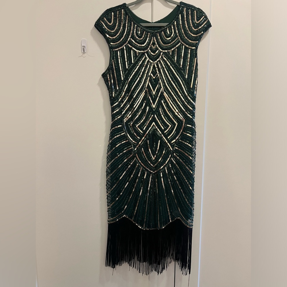 Flappers Style, green, black and gold dress